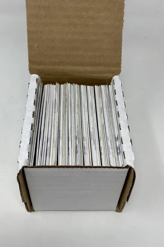 Basketball Hit Collection Box w/100 Cards and 2 Jersey or Relic Cards