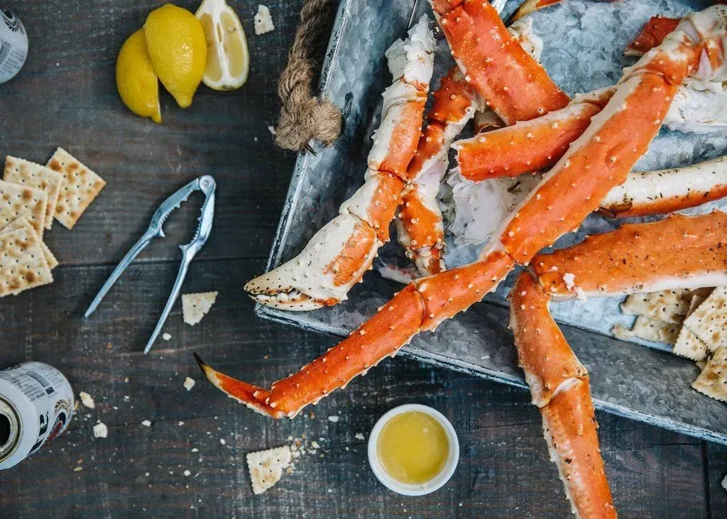 Alaskan King Crab: Super Colossal Red King Crab Legs (10 lbs) - Overnight ...