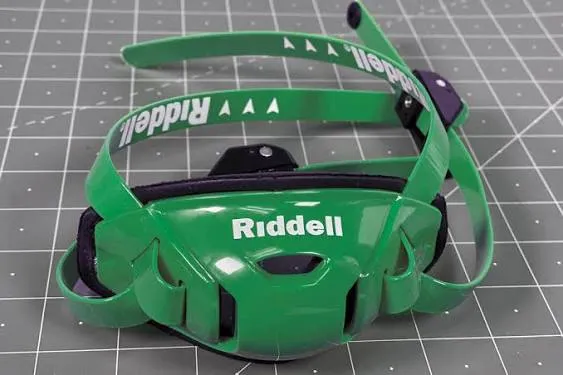 Riddell SpeedFlex Hard Cup Cam-Loc Chinstrap + Chrome US Flag Helmet Decal (Medium, Kelly Green)