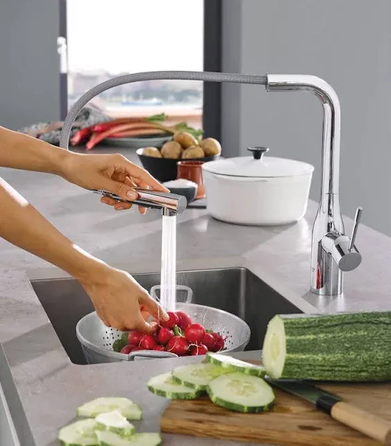 Grohe 30271000 Essence Kitchen Faucet with Pullout Spray - Chrome